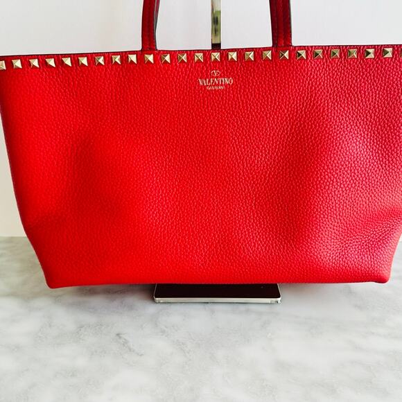 Valentino Garavani Trapeze Rockstud Shoulder Tote Red Grained Calfskin Leather - Picture 4 of 11